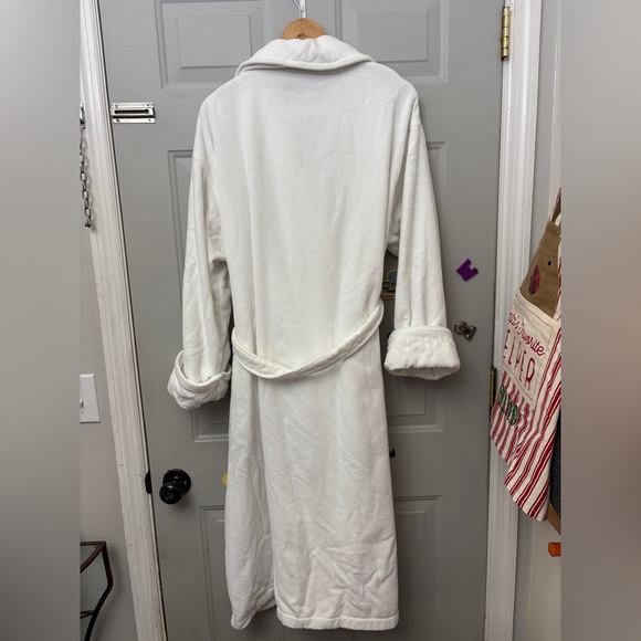 Luxurious White 100% Cotton Women's Plush Robe - Picture 6 of 6
